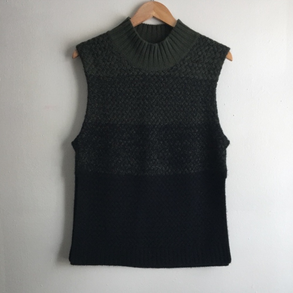 Quinn Sleeveless Sweater sz Small
